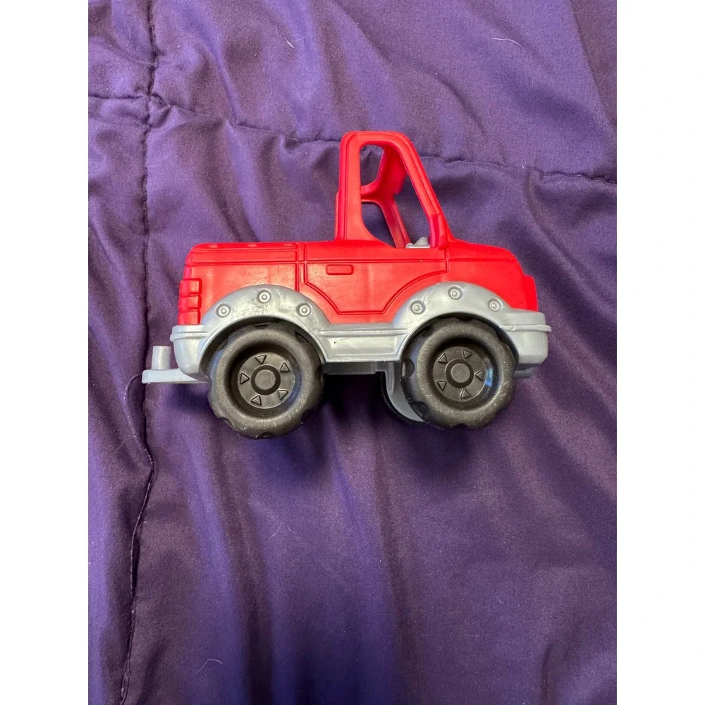 Fisher-Price Little People Red Pickup Truck with Mia Figure FGY15 Mattel